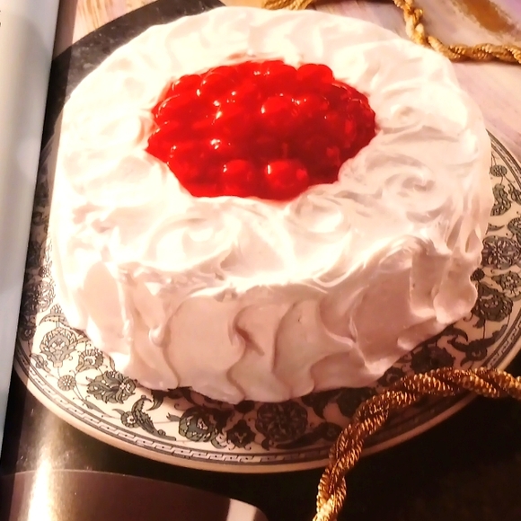 My Favorite Brand Name Cake Mix Magic. VGC. - Picture 5 of 7